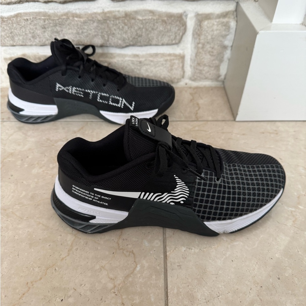 Nike Black and Gray Athletic Shoes - Picture 4 of 7